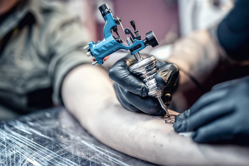 black-nitrile-tattoo-gloves_1024x1024